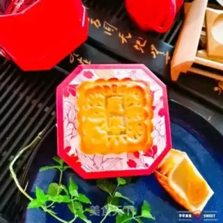 Make The egg yolk mooncake step 15