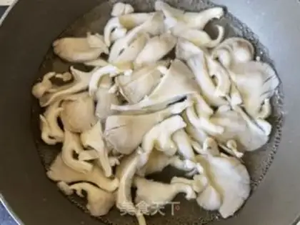 Make Garlic spicy sauce step 1