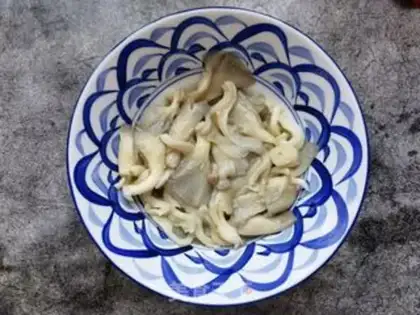 Make Garlic spicy sauce step 2