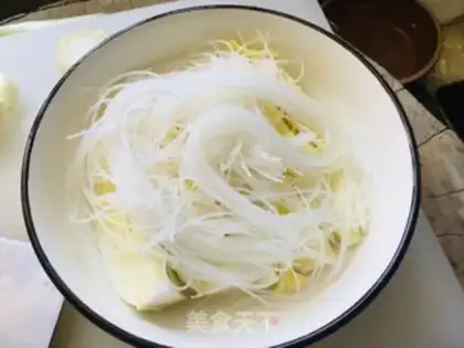 Make Garlic fan dolls step 2
