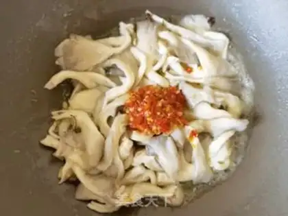 Make Garlic spicy sauce step 5