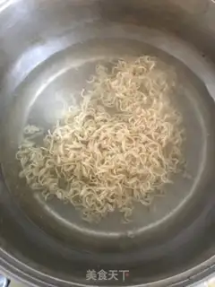 Make The roast cucumber garlic noodles step 5