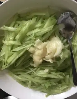 Make The roast cucumber garlic noodles step 6