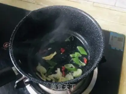 Make Tomato chicken noodles step 1