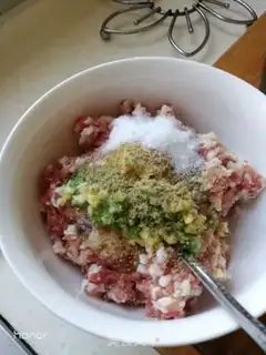 Make Tomato meatball noodles step 4