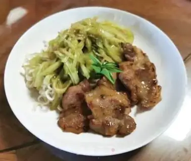 Make The roast cucumber garlic noodles step 9