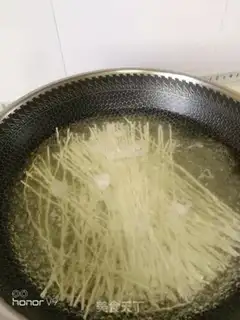 Make Tomato meatball noodles step 9