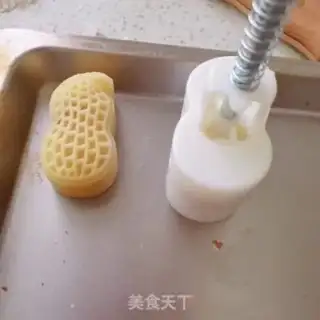 Make Peanut mooncake step 7