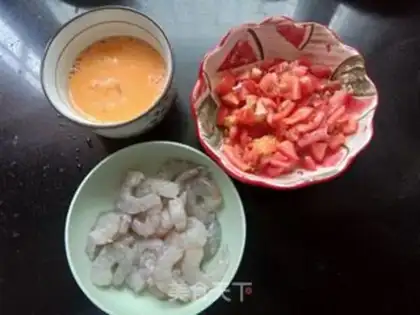 Make Tomato eggs and shrimp step 0