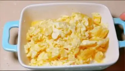 Make Creamed pepper fried eggs step 6