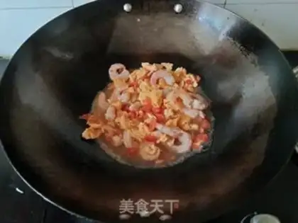 Make Tomato eggs and shrimp step 4
