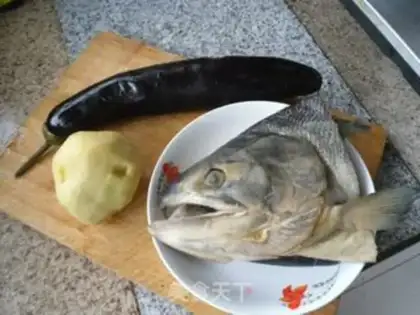Make Fried salted fish head step 0