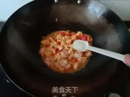 Make Tomato eggs and shrimp step 5