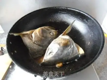 Make Fried salted fish head step 5