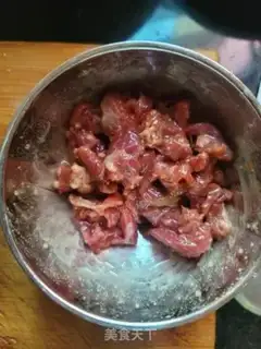 Make Beef fried potatoes step 1