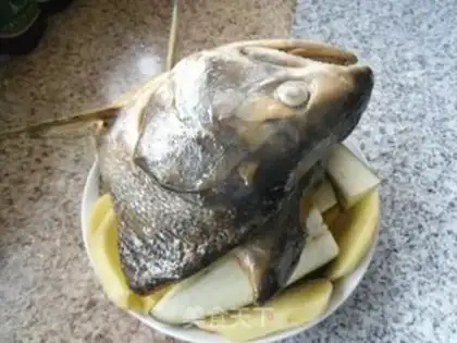 Make Fried salted fish head step 7
