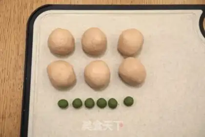 Make Strawberry rice mooncake step 9