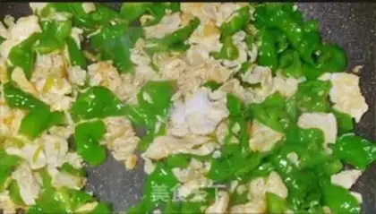 Make Creamed pepper fried eggs step 10