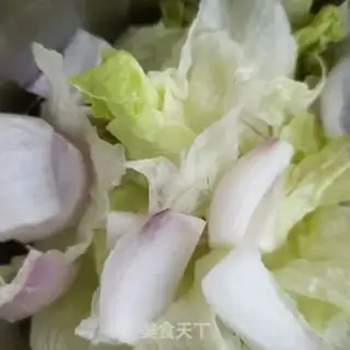 Make Barbecue sausage salad step 1