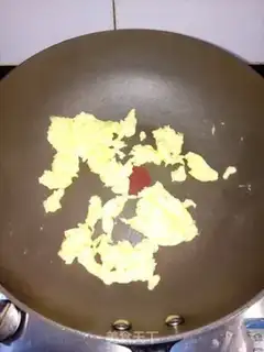 Make Pepper fried eggs step 1