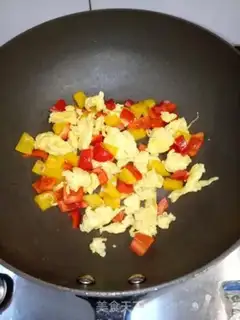Make Pepper fried eggs step 3
