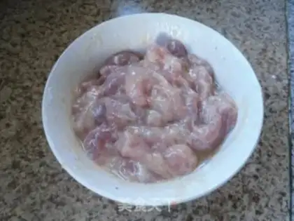 Make Barbecue sausage salad step 8