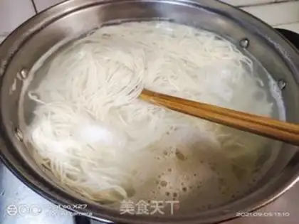 Make Chicken cabbage tomato noodles step 4