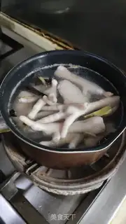 Make Salt chicken wings, chicken claws step 5