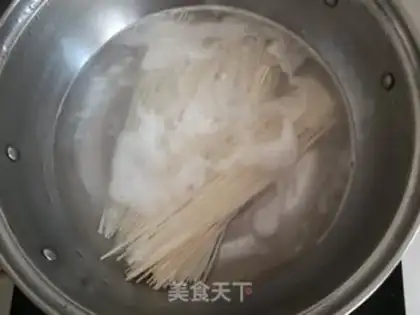 Make Smelt beef noodles step 3