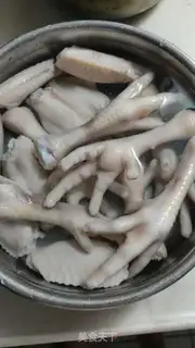 Make Salt chicken wings, chicken claws step 6