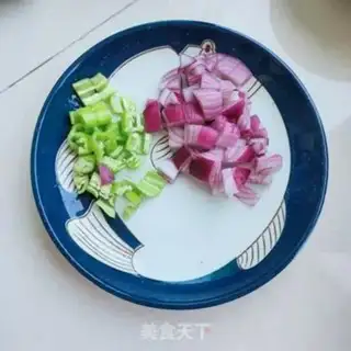 Make Onion sauce and barley noodles step 0