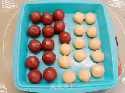 Make Bean-saloon mooncake step 9