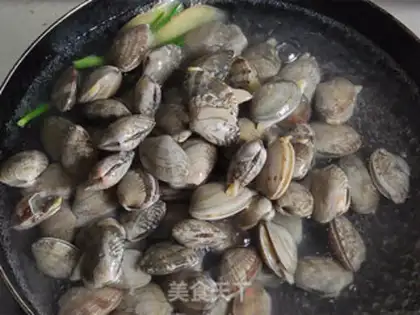 Make Garlic clams step 1