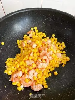 Make Corn shrimp fried eggs step 3
