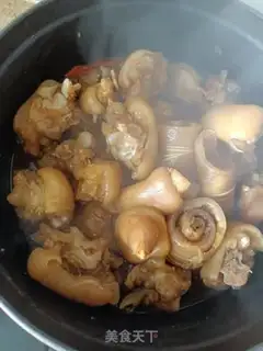 Make Soy sauce pig hoof step 6