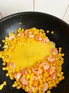 Make Corn shrimp fried eggs step 4