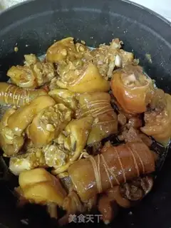Make Soy sauce pig hoof step 7