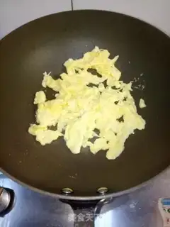 Make Pretzel fried eggs step 3