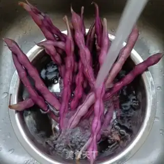 Make Go back to the pot and fry the beans step 0