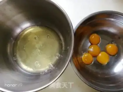 Make Pineapple-fruit twirl cake step 2