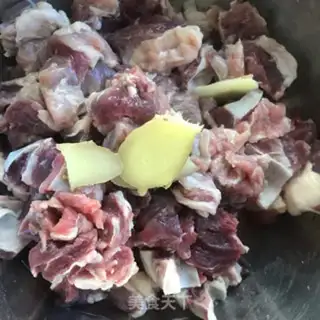 Make Carrot and beef noodles step 2