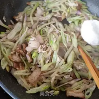 Make Go back to the pot and fry the beans step 7