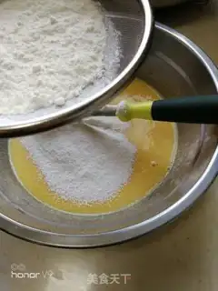Make Pineapple-fruit twirl cake step 6