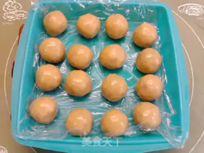 Make Apricot mooncake step 15