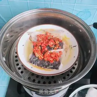 Make A piece of pepper steamed fish step 4