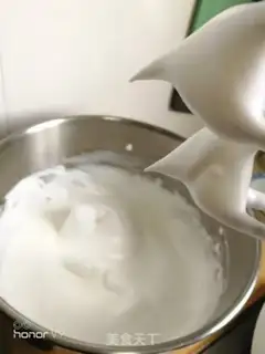 Make Pineapple-fruit twirl cake step 9