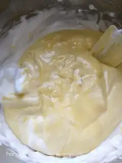 Make Pineapple-fruit twirl cake step 11