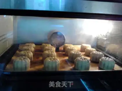 Make Apricot mooncake step 19