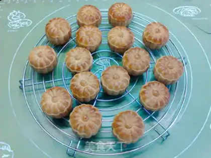 Make Apricot mooncake step 21