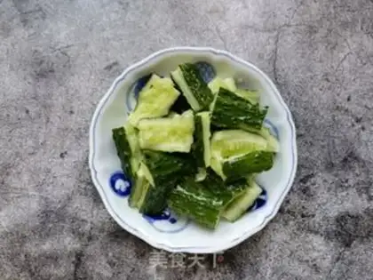 Make Garlic sauce and cucumber step 3